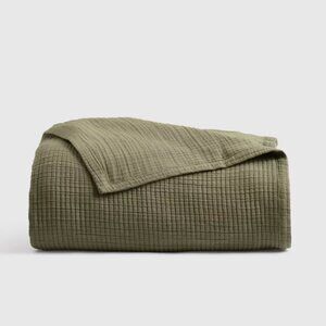 Quince Organic Ribbed Coverlet Olive Twin